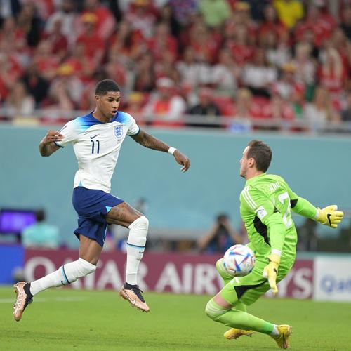 欧冠积分榜分析：小组晋级形势紧张,（欧冠形势解读：小组出线竞争白热化）