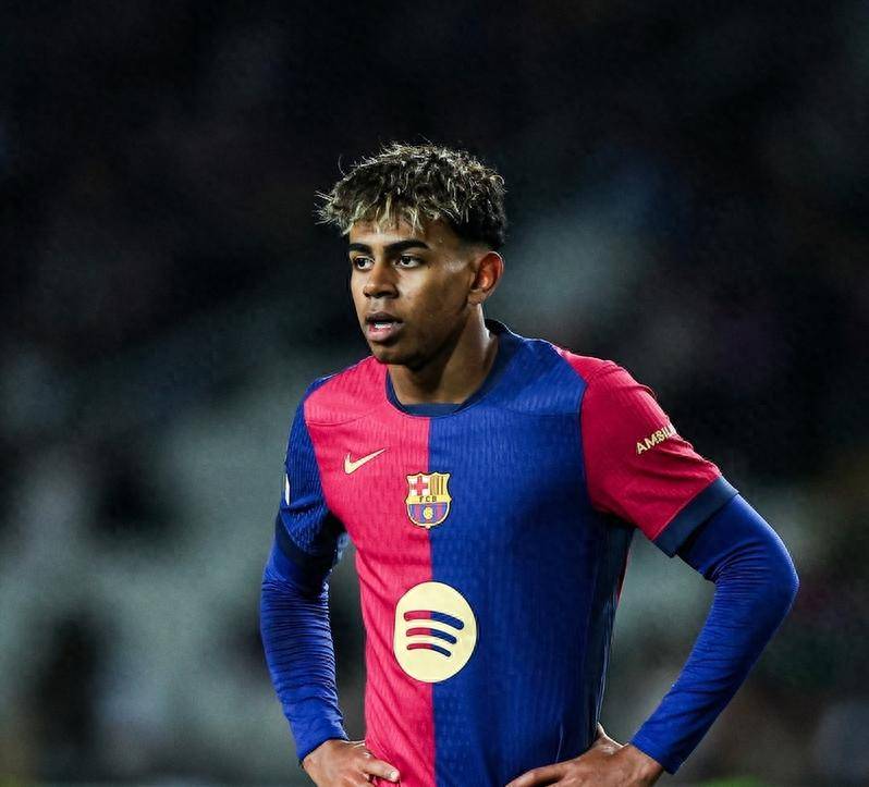 半场战报：热那亚1-1维罗纳，洛伦佐-科隆博建功，拉菲克-贝尔加利破门（半场快讯：热那亚1-1维罗纳，洛伦佐-科隆博与拉菲克-贝尔加利各入一球）