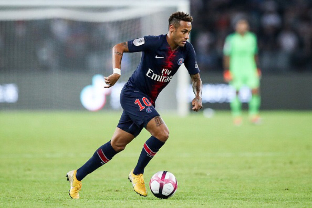 路易斯-迪亚斯本赛季德甲3次单场传射，同期五大联赛并列第一（德甲本赛季路易斯-迪亚斯已3场完成传射，同期五大联赛并列第一）